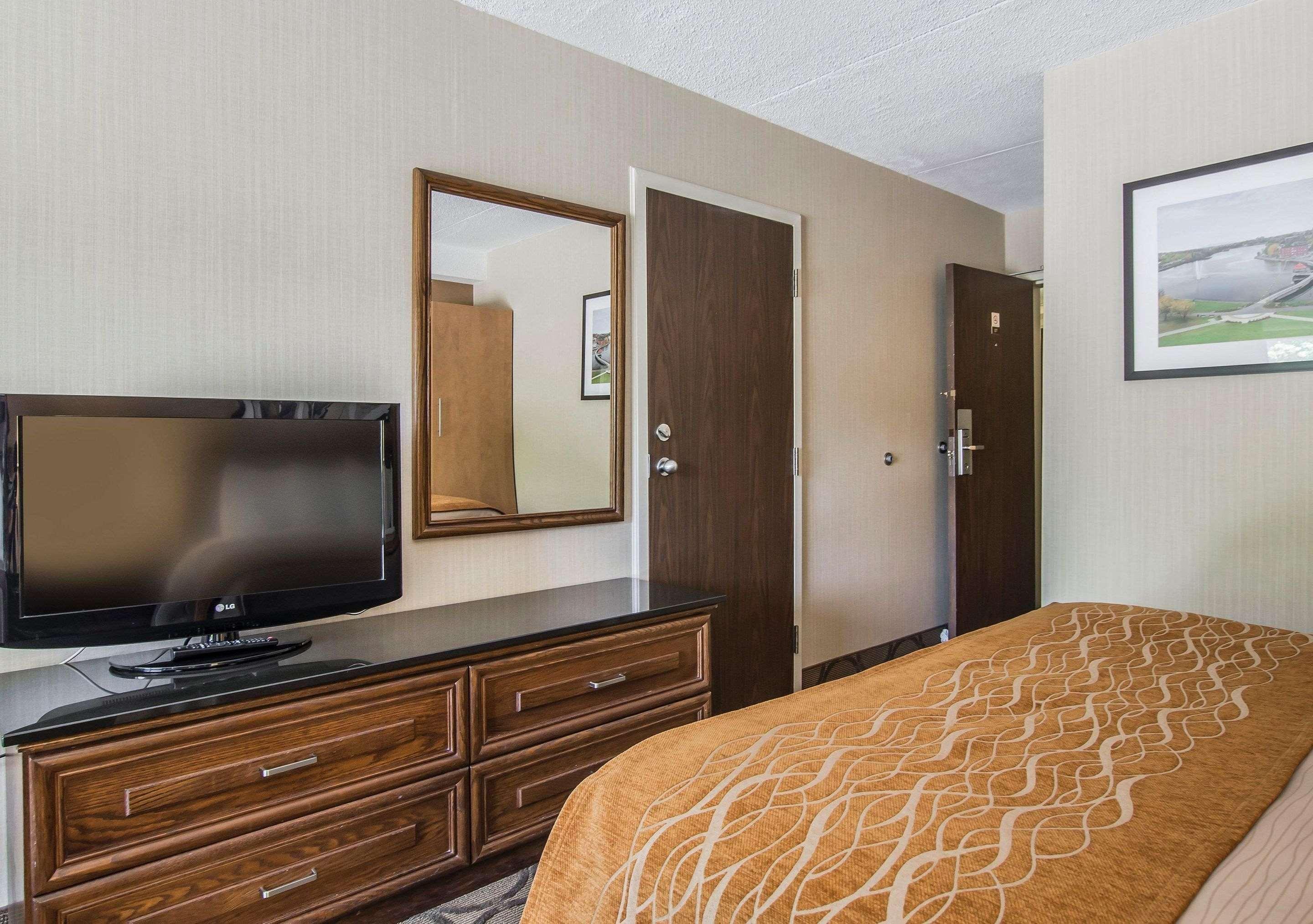 Comfort Inn Sherbrooke Bagian luar foto