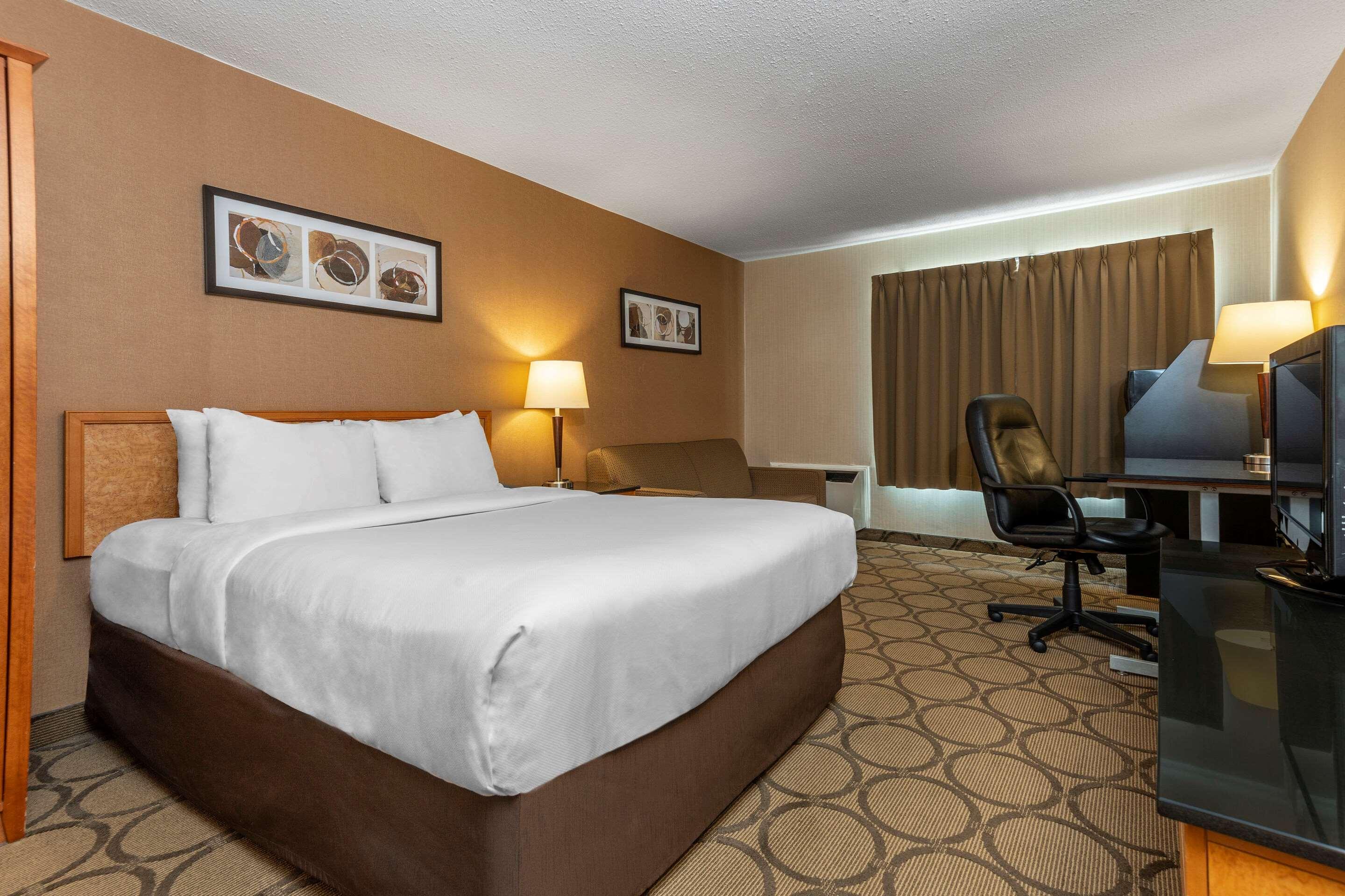 Comfort Inn Sherbrooke Bagian luar foto