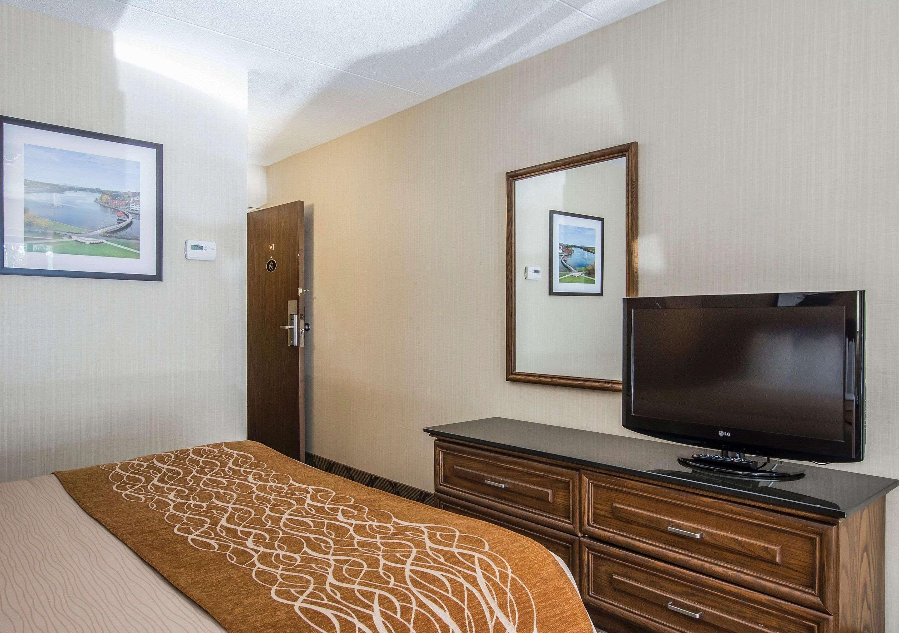 Comfort Inn Sherbrooke Bagian luar foto