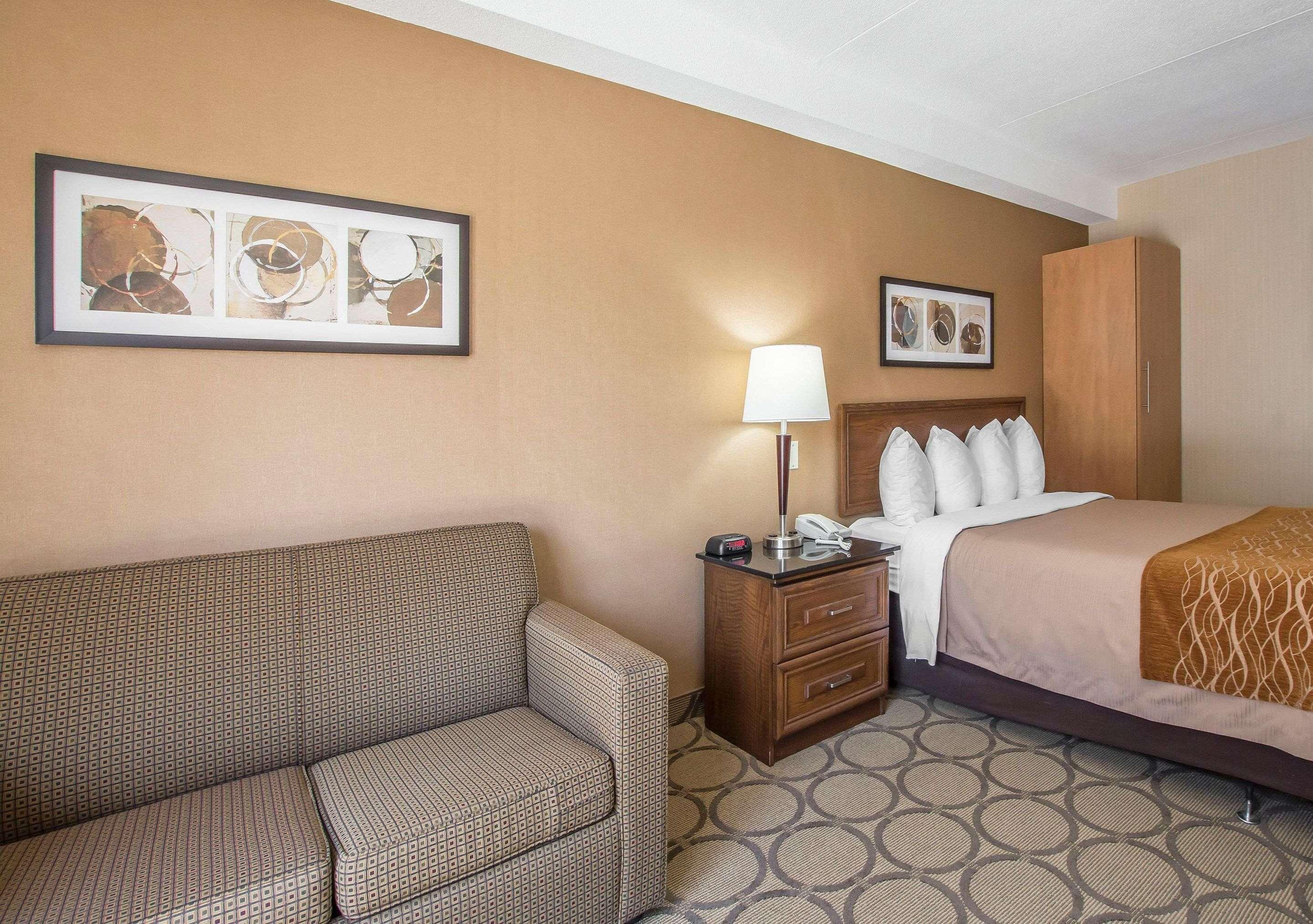 Comfort Inn Sherbrooke Bagian luar foto