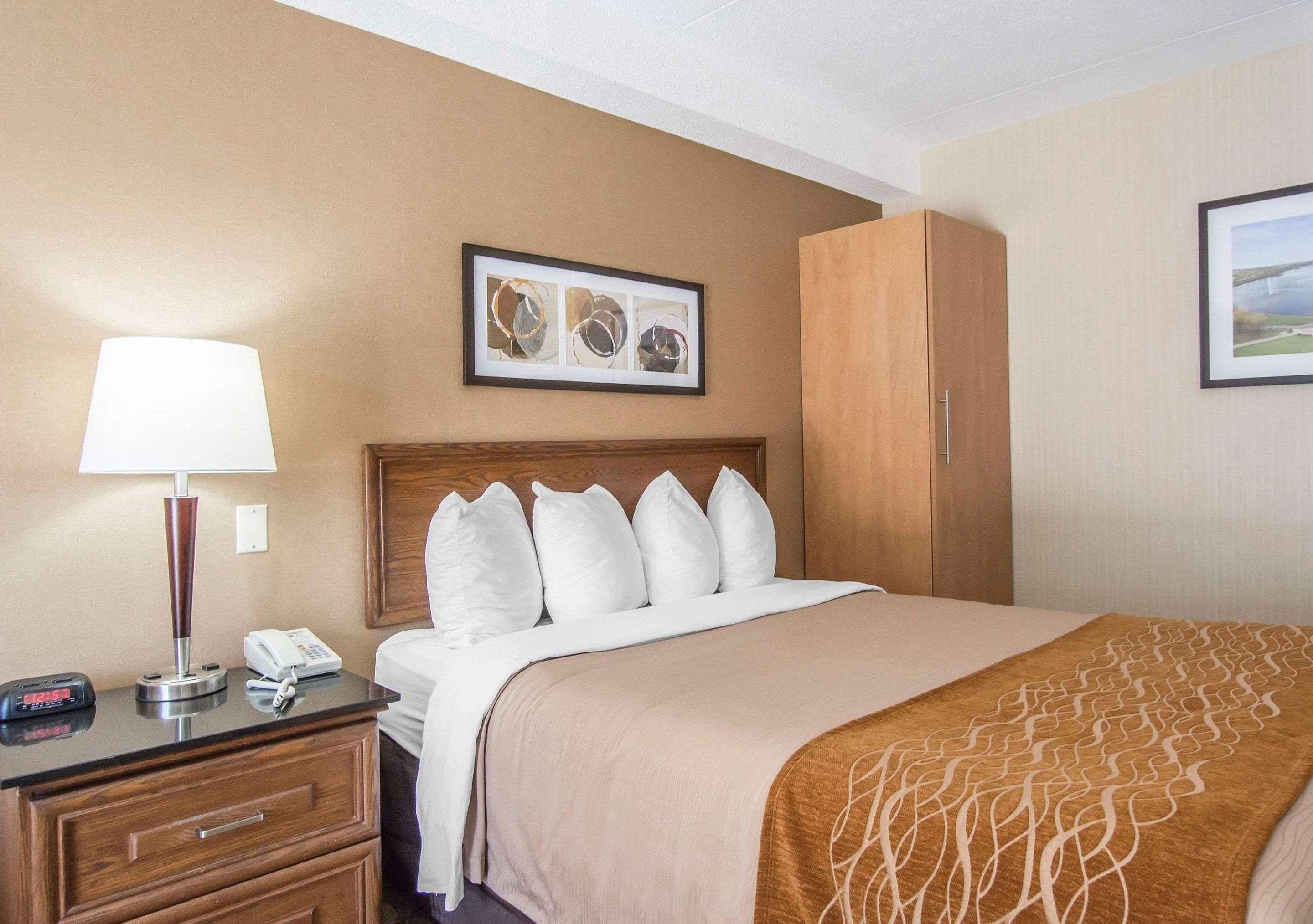 Comfort Inn Sherbrooke Bagian luar foto