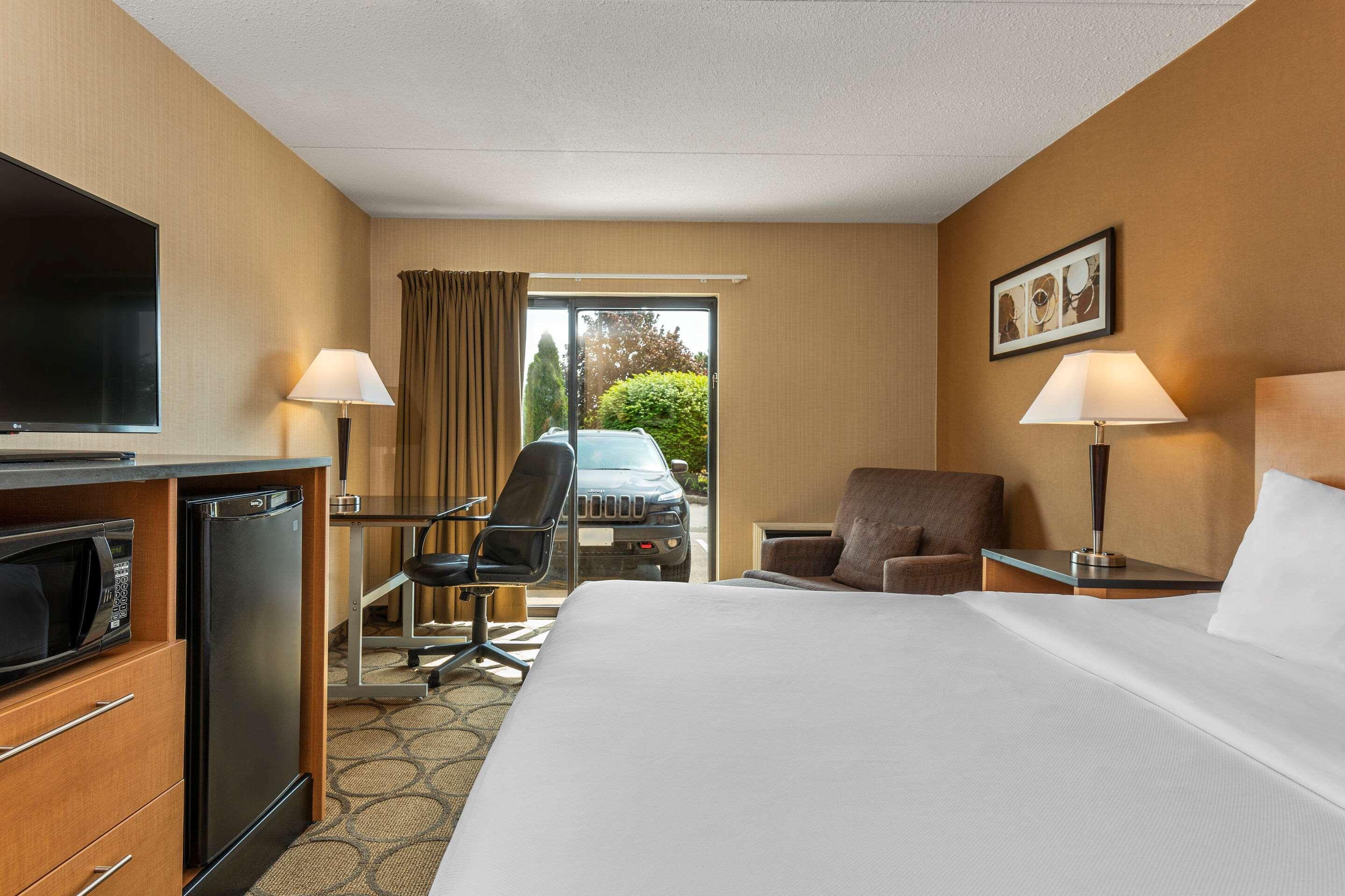 Comfort Inn Sherbrooke Bagian luar foto