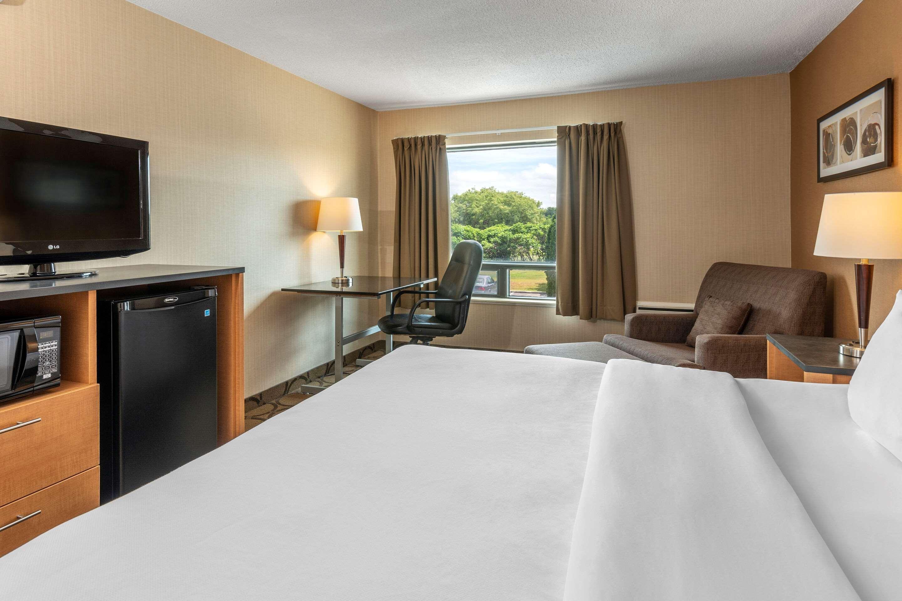 Comfort Inn Sherbrooke Bagian luar foto