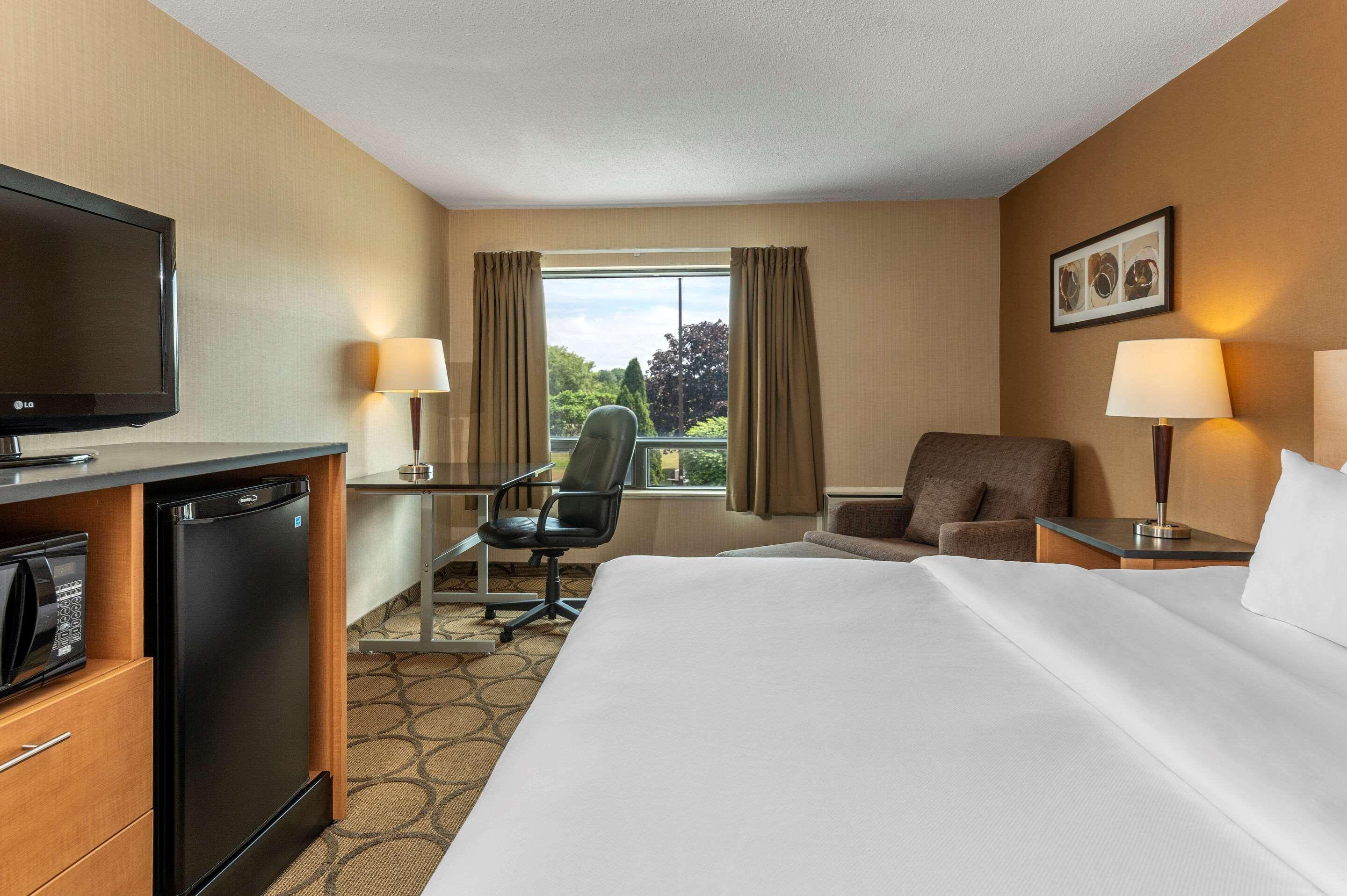 Comfort Inn Sherbrooke Bagian luar foto