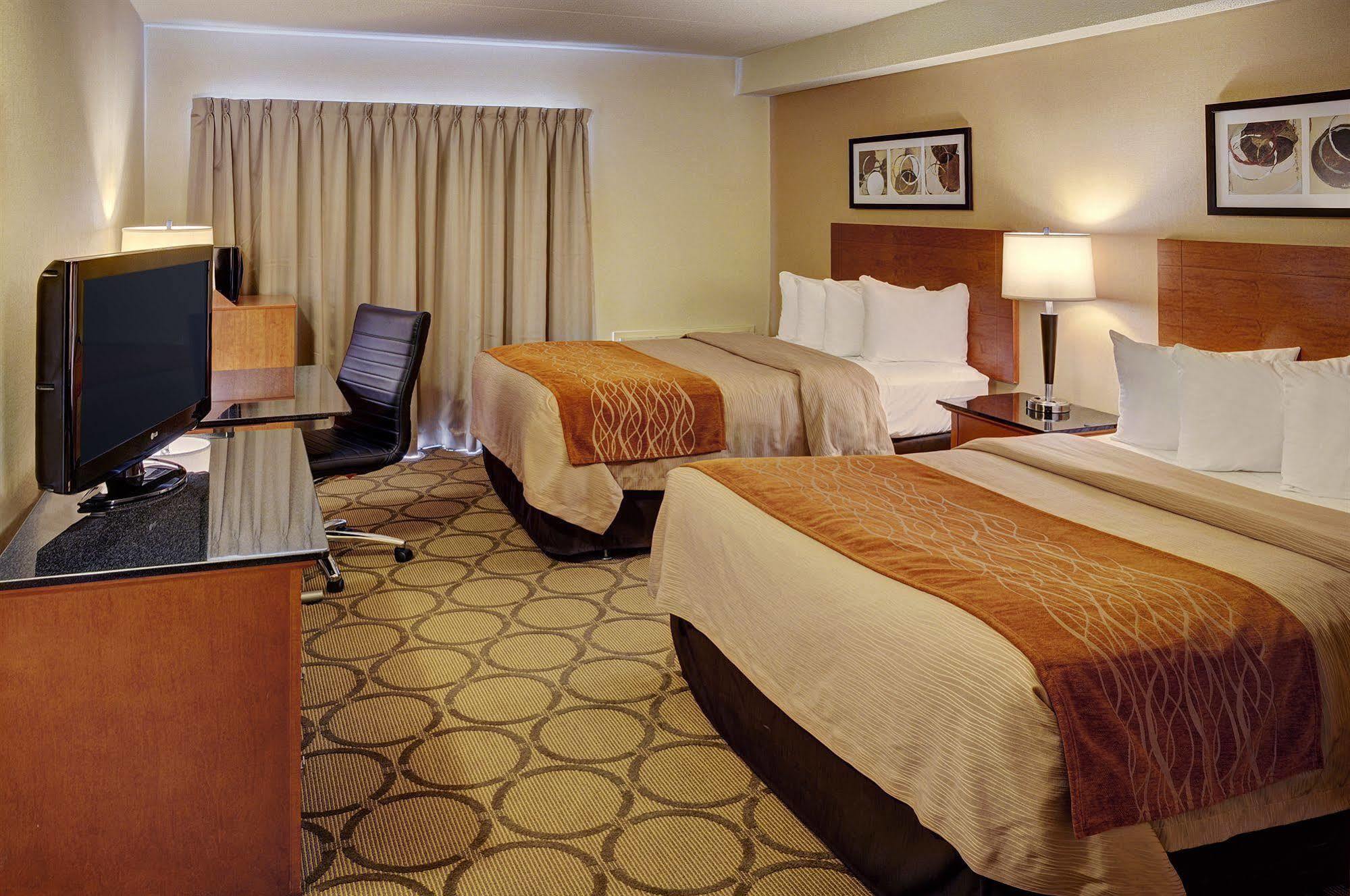 Comfort Inn Sherbrooke Bagian luar foto
